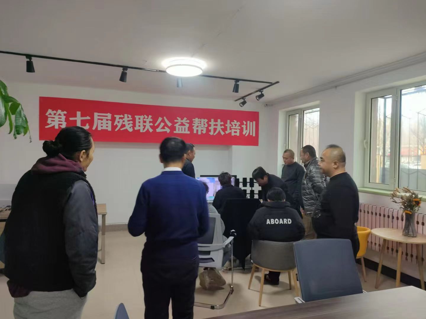 稳定运行7年的打金项目！单号日收益1K元！日结！支持一起干回本再走！不赚退！管工位工作餐！